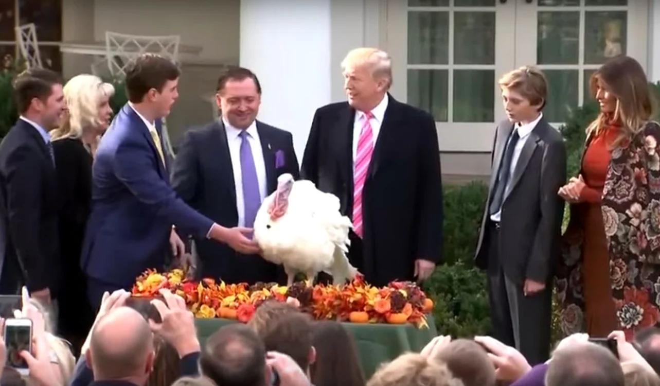 Donald Trump a gratiat curcanul jpeg