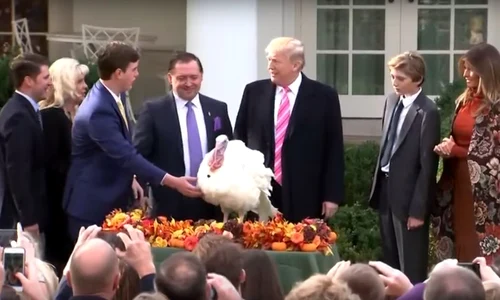 Donald Trump a gratiat curcanul jpeg