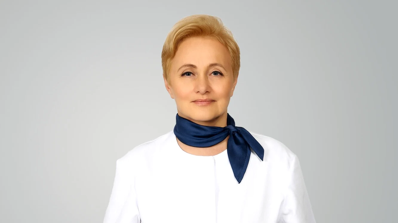 Dr  Carmina Mu at jpeg