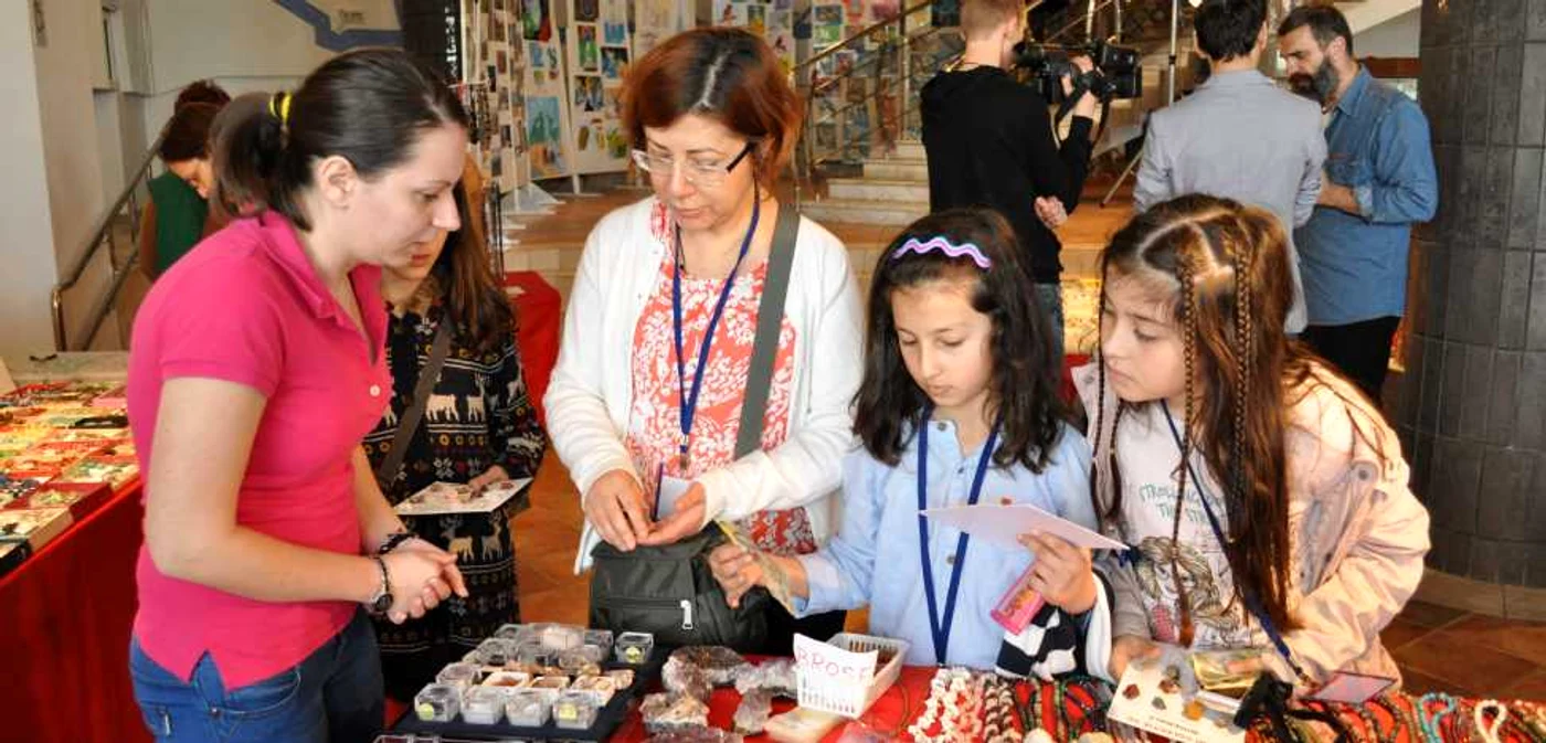 Zeci de expozanţi vor aduce în faţa publicului minerale speciale. Foto: CMSN