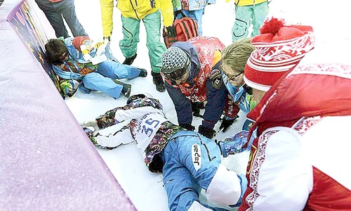 Elena Fanchini  s a oprit în plasele  de protecţie de la  marginea pârtiei jpeg