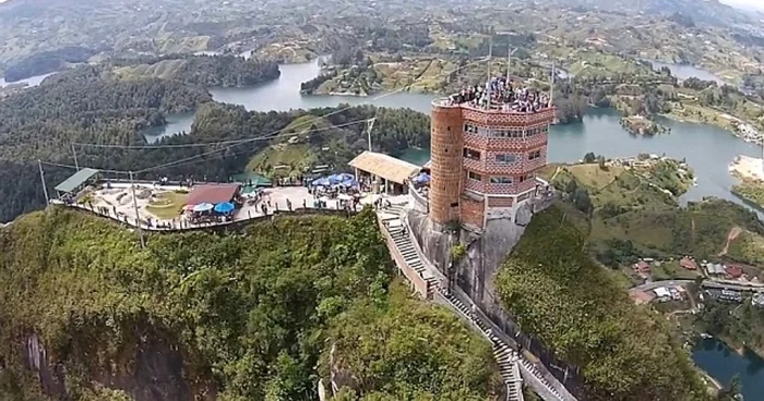 Roca El Peñon de Guatape din Columbia