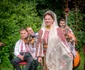 Cantareata Cristina Turcu Preda purtand marama de Muscel foto Adina Oprescu jpg