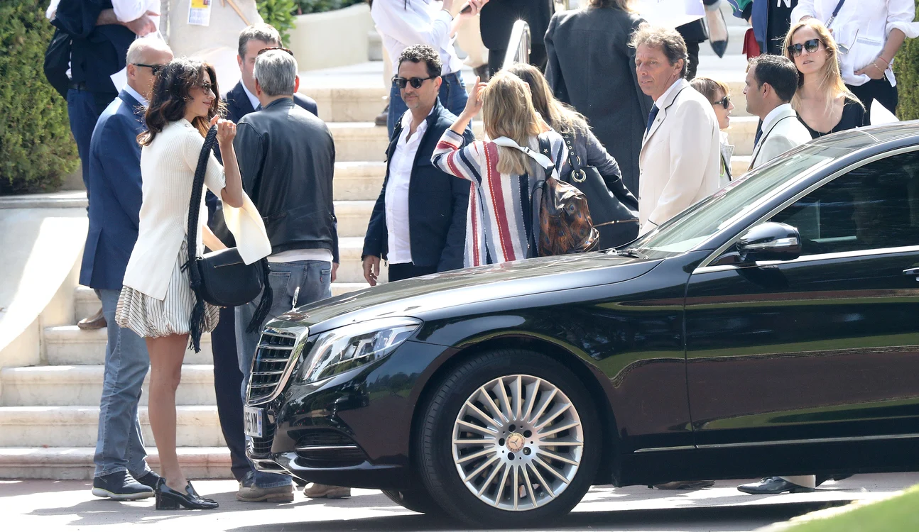 
    George Clooney și soția sa, Alma au ajuns în Franța pentru FEstivalul de Film de la CannesFoto SplashNews  