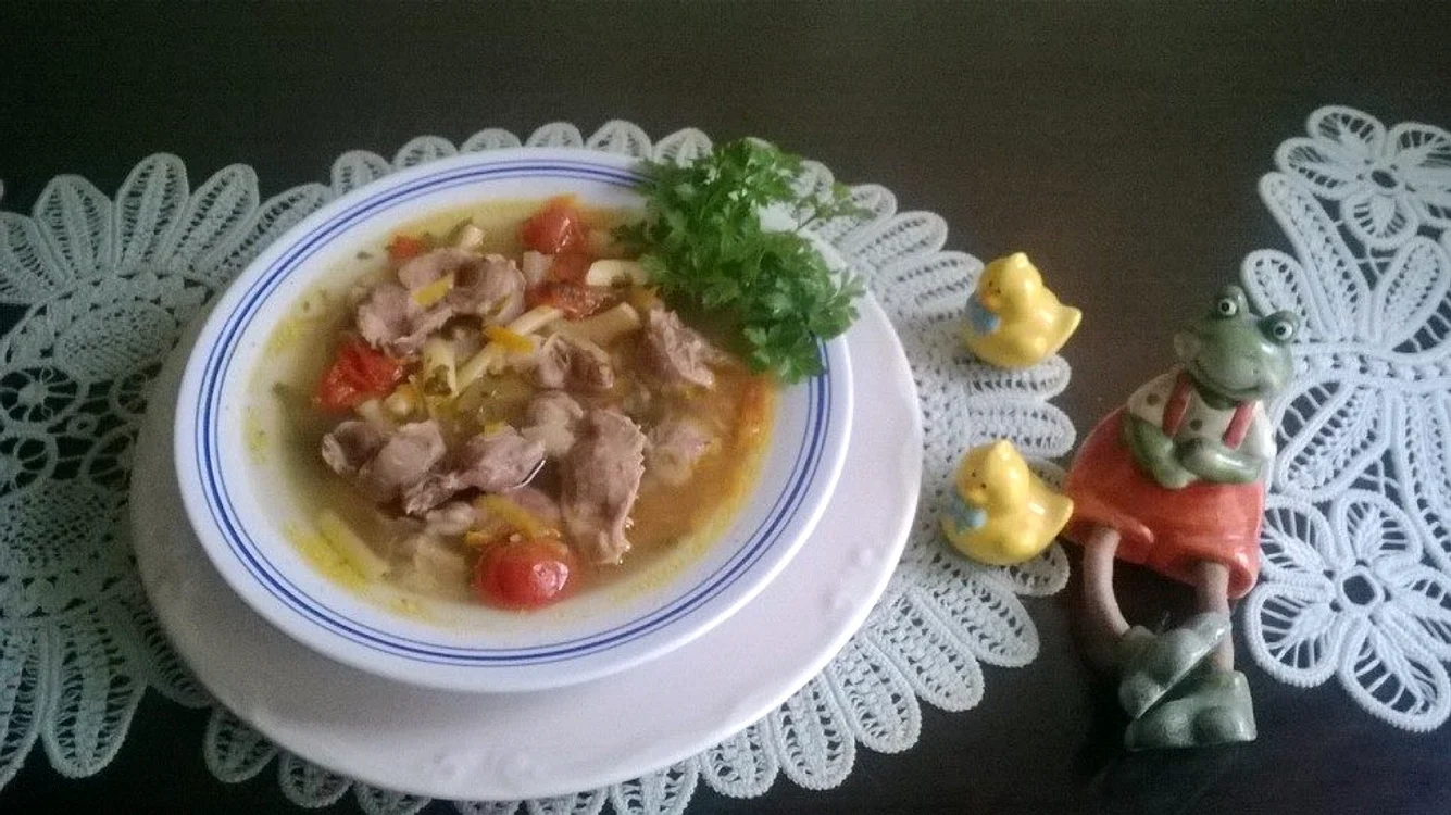 Ciorbă de pipote şi fasole galbenă