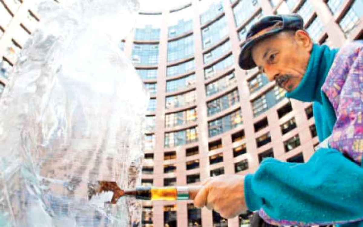 Sculptură de gheaţă la Parlamentul European