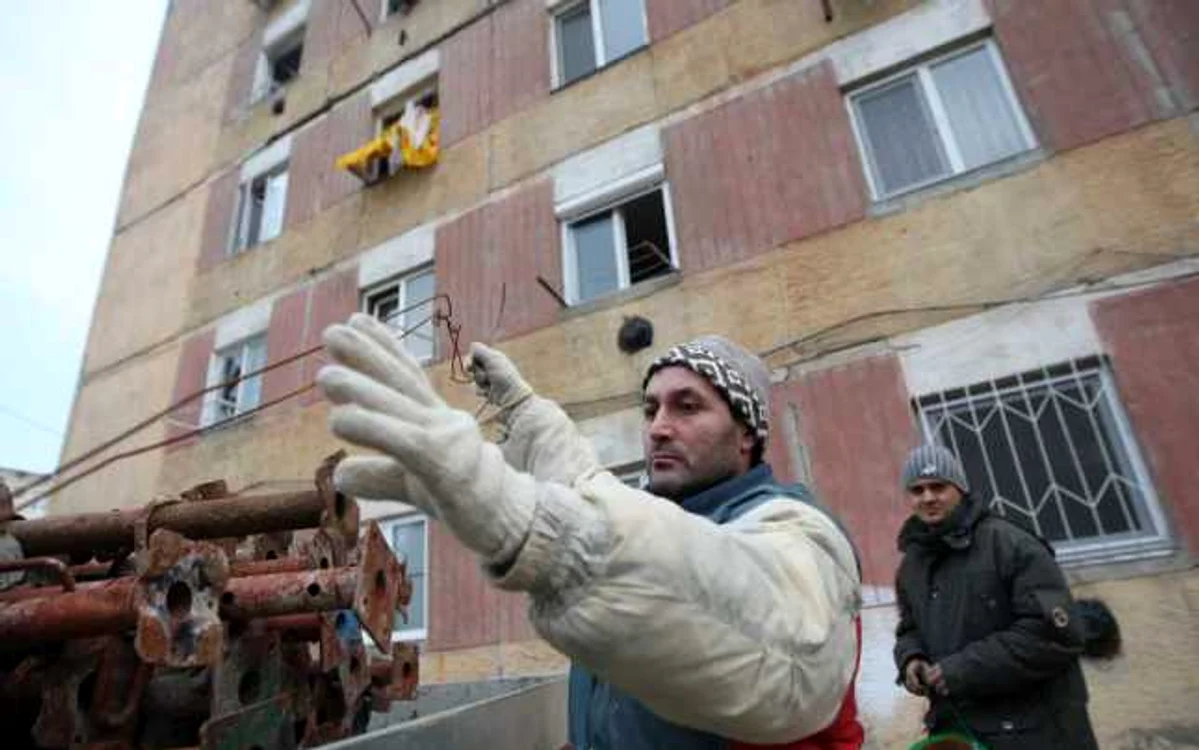 Muncitorii au început deja procesul de reconsolidare a imobilului