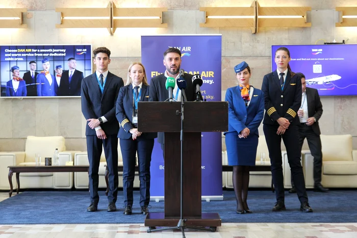 Două femei, pilot și copilot FOTO: Facebook/Dan Air