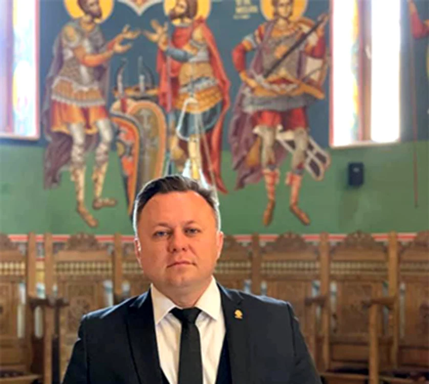 
    Ionuţ Dolănescu a fost vineri la mormântul părintelui său  
