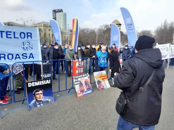 protest al angajaţilro ALRO Slatina în faţa guvernului