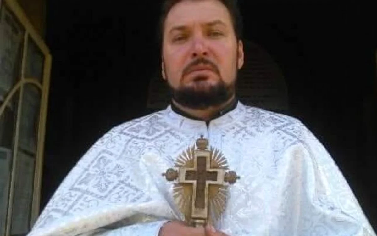 
    Preotul slujea de 14 ani în comuna natală Orodel, din Doljfoto: captură/Digi24  