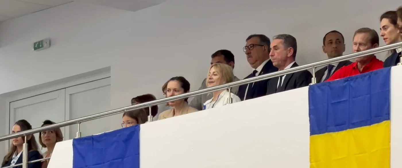 Nadia Comăneci a fost întâmpinată cu aplauze și urale duminică. FOTO: captură video Prosport