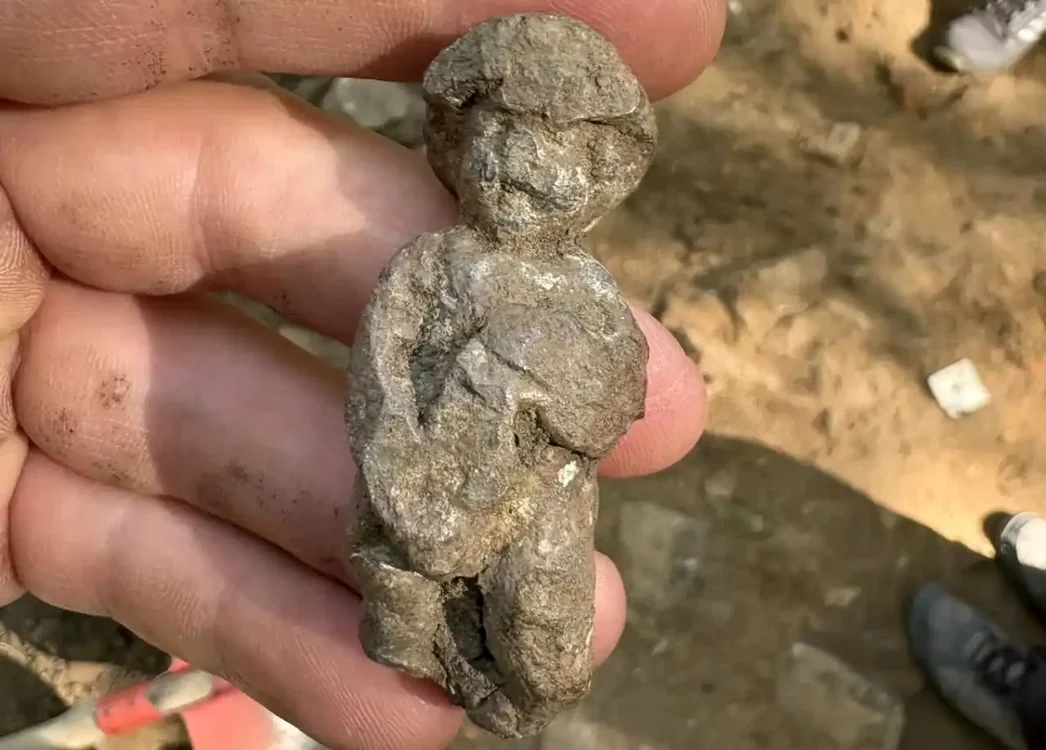 Mica statuetă de plumb descoperită în Ungaria