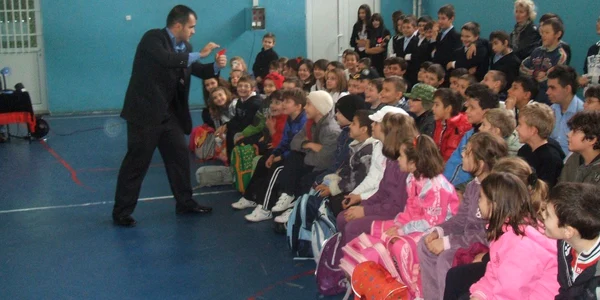 Iluzionistul Dan David a prezentat câteva numere de magie pentru copii. 