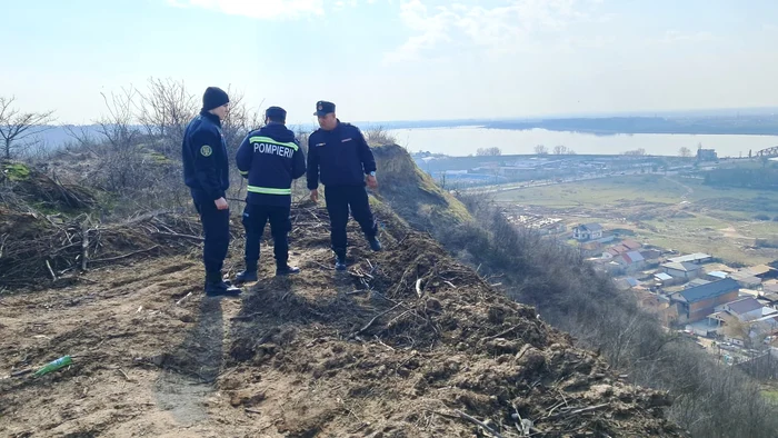 Autoritățile monitorizează alunecarea de teren FOTO: Ionelia Nucă