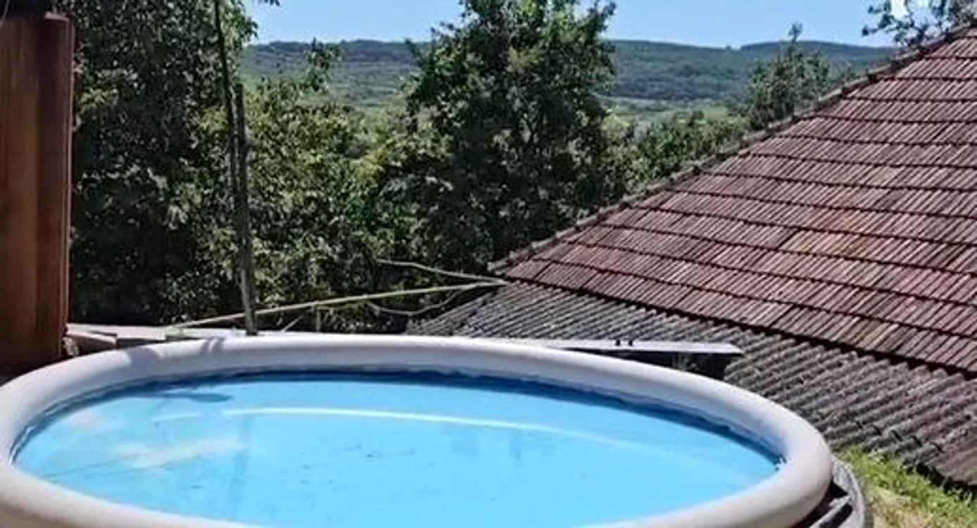 Cei trei clujeni au fost găsiți decedați lângă piscina gonflabilă. FOTO: Arhivă