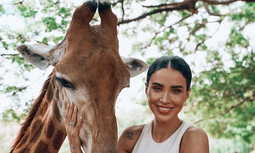 Adelina Pestrițu în Africa jpg