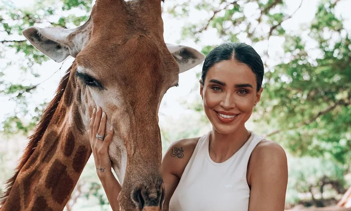 Adelina Pestrițu în Africa jpg