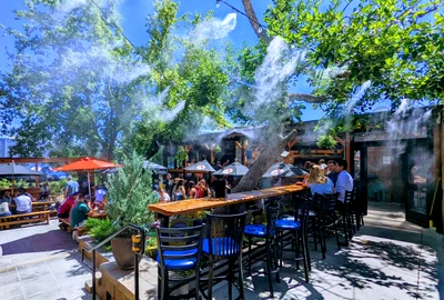 Aspersoare terasă restaurant Foto Icemountainmist com jpg