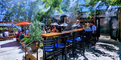 Aspersoare terasă restaurant Foto Icemountainmist com jpg