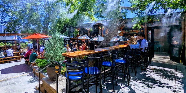 Aspersoare terasă restaurant Foto Icemountainmist com jpg