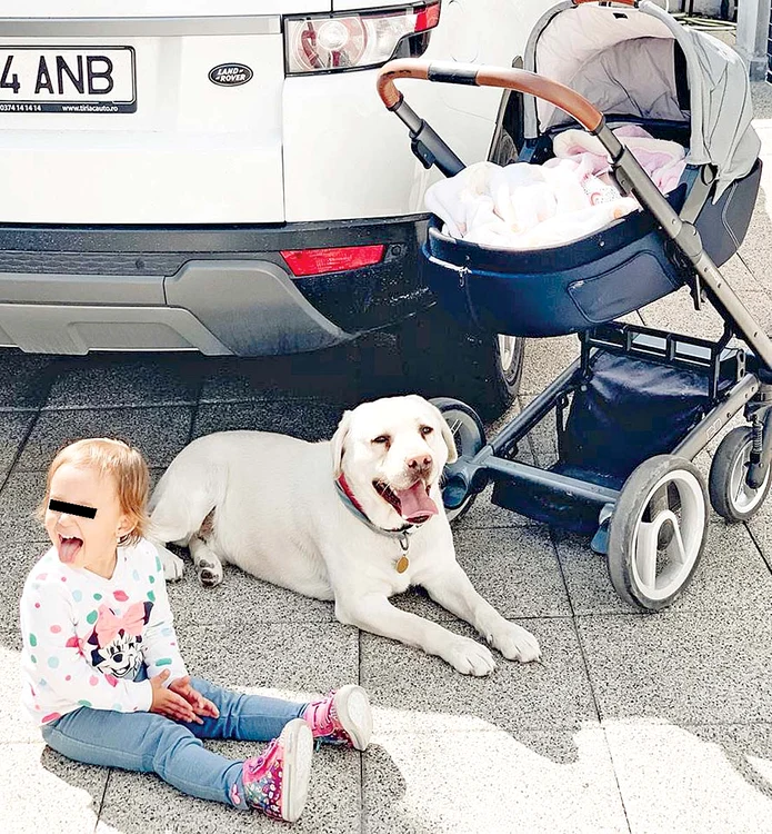 De doi ani și jumătate, cântăreața și George Burcea sunt părinții a două fetițe. Ella (2 ani și jumătate) și Clara (o lună și jumătate)