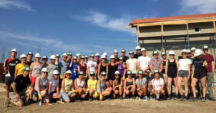 Echipa de voluntari din Marea Britanie FOTO Habitat for Humanity,
