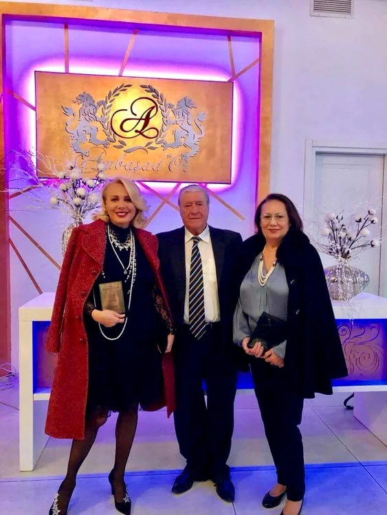 Dana Săvuică a fost premiată pentru cartea pe care a lansat-o