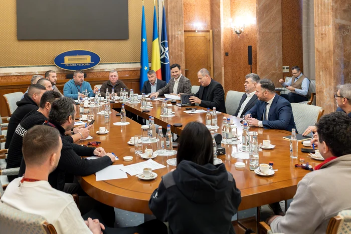 Premierul României, Marcel Ciolacu, la întâlnirea cu protestatarii FOTO Guvernul României
