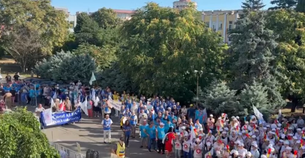 Protest amplu în fața Prefecturii din Constanța. Sindicaliștii sunt revoltați de reformele Executivului