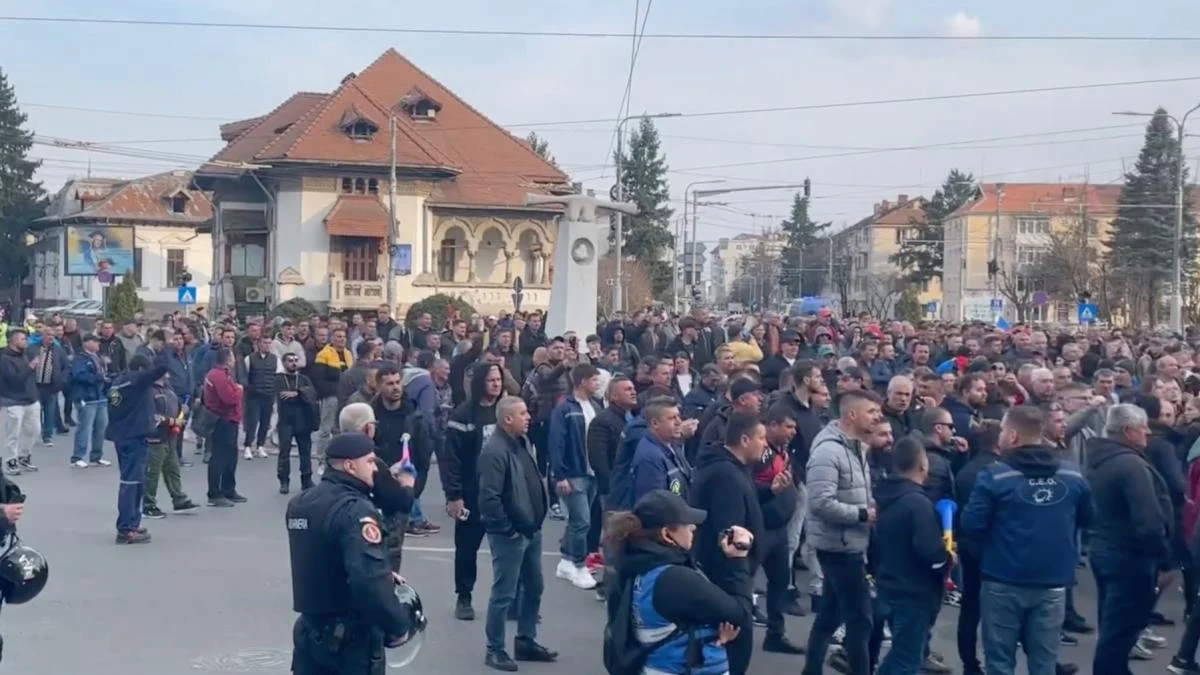 A patra zi de proteste la CE Oltenia. Minerii și energeticienii cer oprirea concedierilor. Un primar s-a alăturat manifestanților