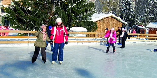 Copiii au liber la patinaj în vacanţă