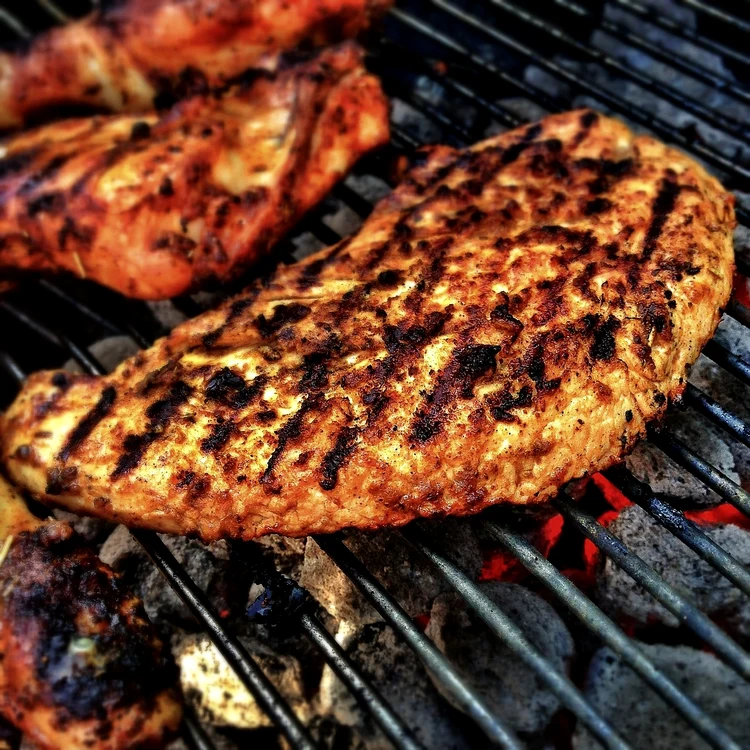 Carne gătită pe grătar / foto: Pixabay 