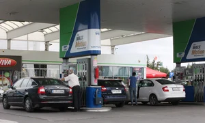 benzinarie soferi masini carburant pompa jpeg