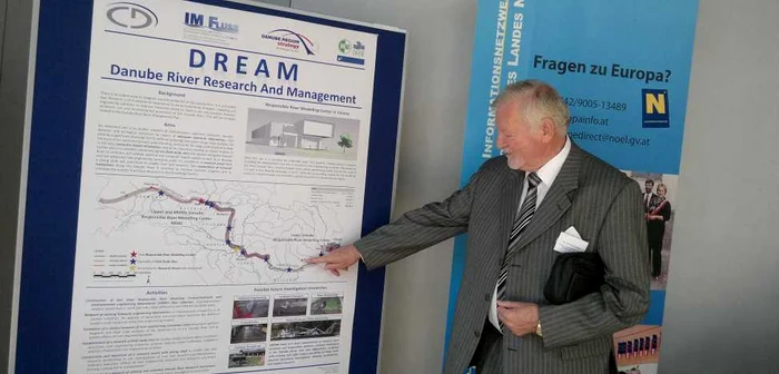 Prof. Univ. Dr. Aurel Ardelean, preşedintele UVVG, prezintă traseul Dunării