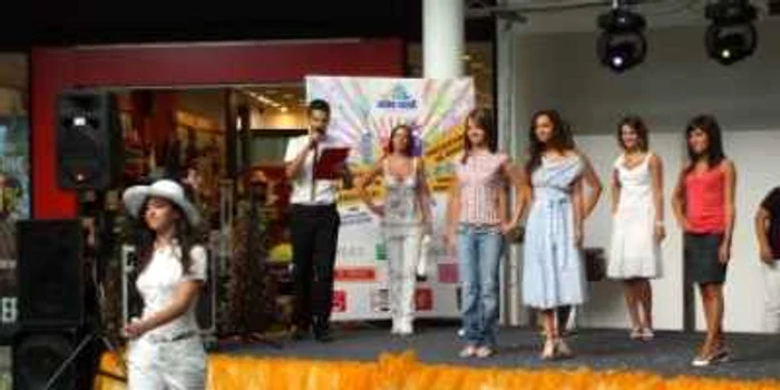 Alba Iulia: Mall-ul nu se predă în faţa crizei