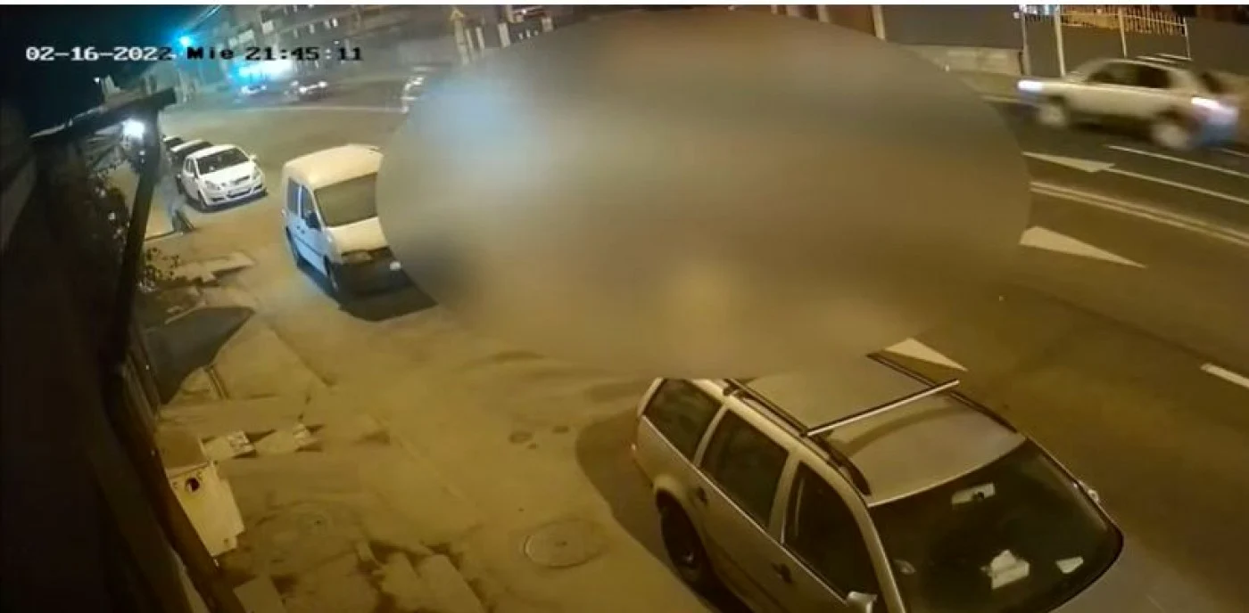 Bărbatul nu a avut nicio şansă în faţa şoferului care nu a încetinit. FOTO Captură video