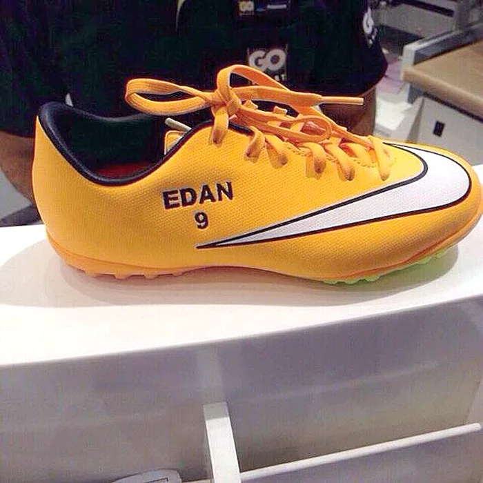 Fiul lui Piţi joacă cu numărul 10