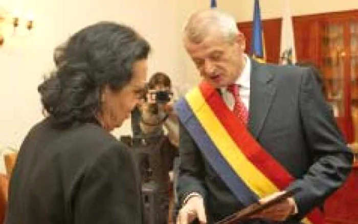 Smaranda Oţeanu-Bunea, premiată în 2009 de Sorin Oprescu