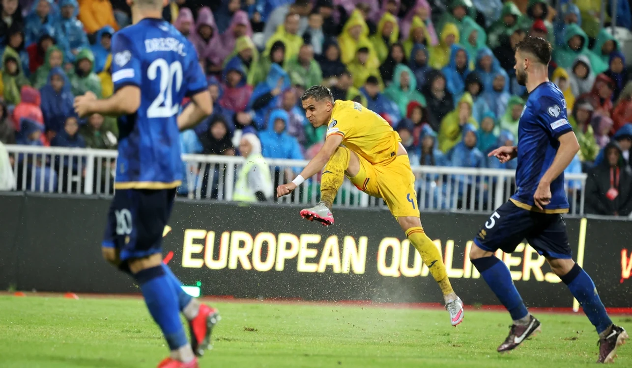 Cristi Manea (mijloc) a părăsit lotul naționalei (FOTO: Sportpictures)