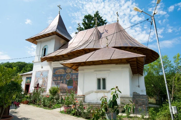 Biserica de la Mănăstire Cozancea FOTO Bogdan Zamfirescu