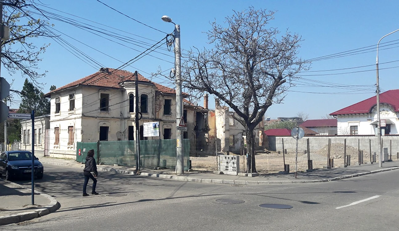 Costrucţiile au fost demolate de proprietari fără obţinerea autorizaţiilor cerute de lege Foto: arhivă Adevărul