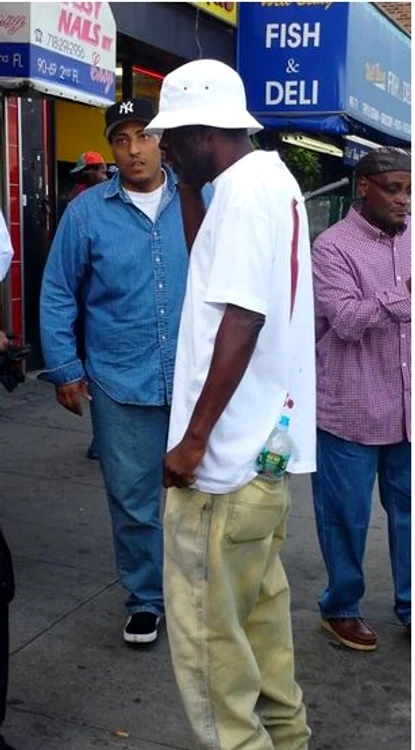 Bărbatul avea un cuţit înfipt în spate