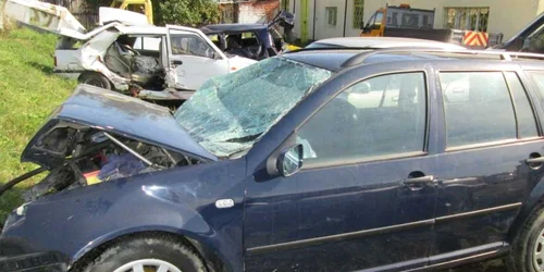 Şoferul rănit în accidentul rutier în care au murit cei doi poliţişti este angajat al STS. Acesta are 33 de ani şi a fost transportat la un spital din Bucureşti pentru a primi îngrijiri medicale. Potrivit Poliţiei