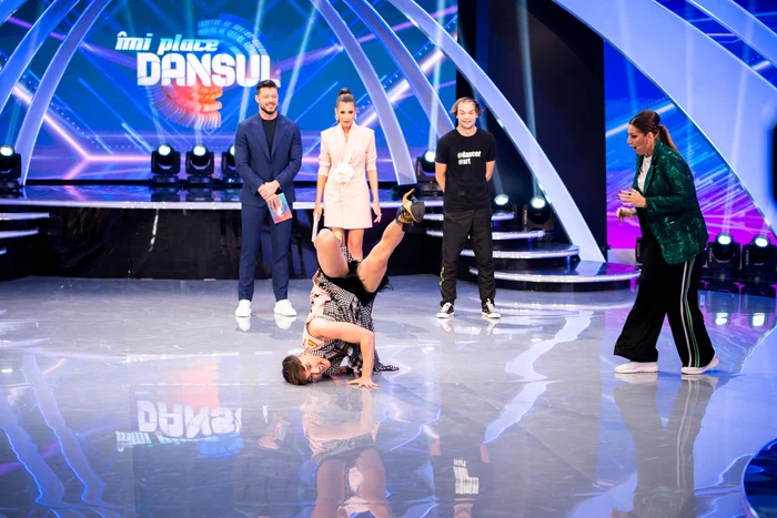 Emil Rengle și Cocuța sunt jurați în emisiunea „Îmi place dansul”Foto: Kanal D