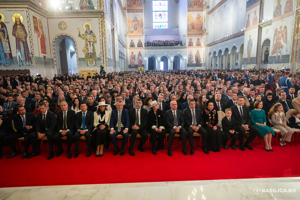 Critici dinspre PSD pentru Nicușor Dan și USR, acuzați că au blocat finanțarea Catedralei, dar au ocupat primele rânduri la sfințirea ei: „Oare' om fi uitat cum își rupeau cămășile de pe ei?”
