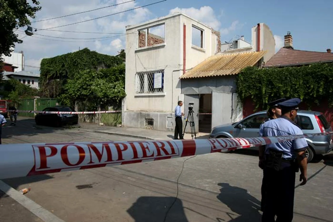 Şase muncitori au fost striviţi de un zid înalt de cărămidă