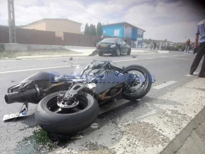 Motociclistul a fost aruncat în şanţ FOTO botosaninews