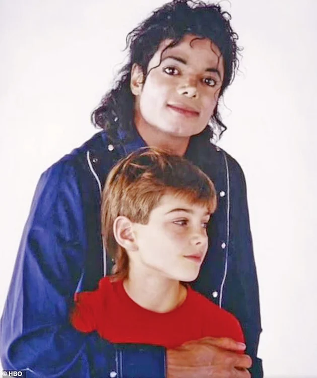 
    James ”Jimmy”  Safechuck l-a  cunoscut pe Michael  Jackson în 1987 fotografii: HBO  