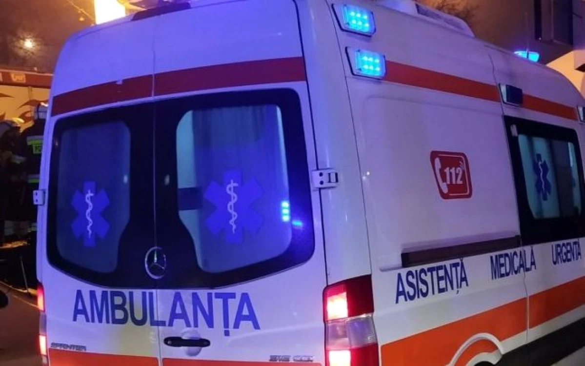 Ambulanța a transportat femeia la spital FOTO: Arhivă